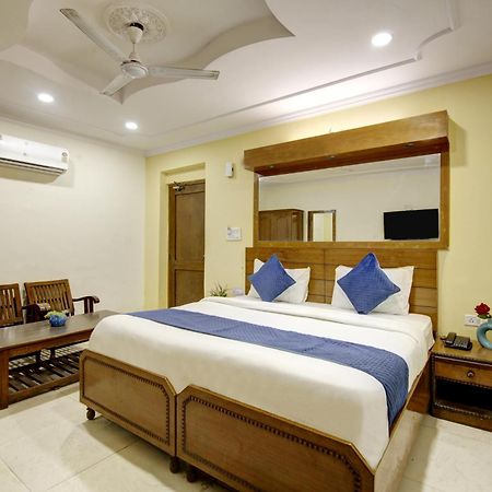 Hotel The Eden Park Noida Buitenkant foto