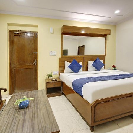 Hotel The Eden Park Noida Buitenkant foto