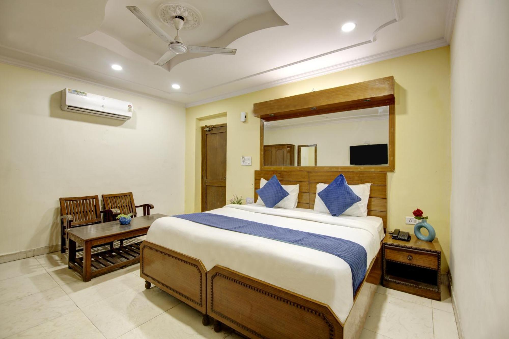 Hotel The Eden Park Noida Buitenkant foto