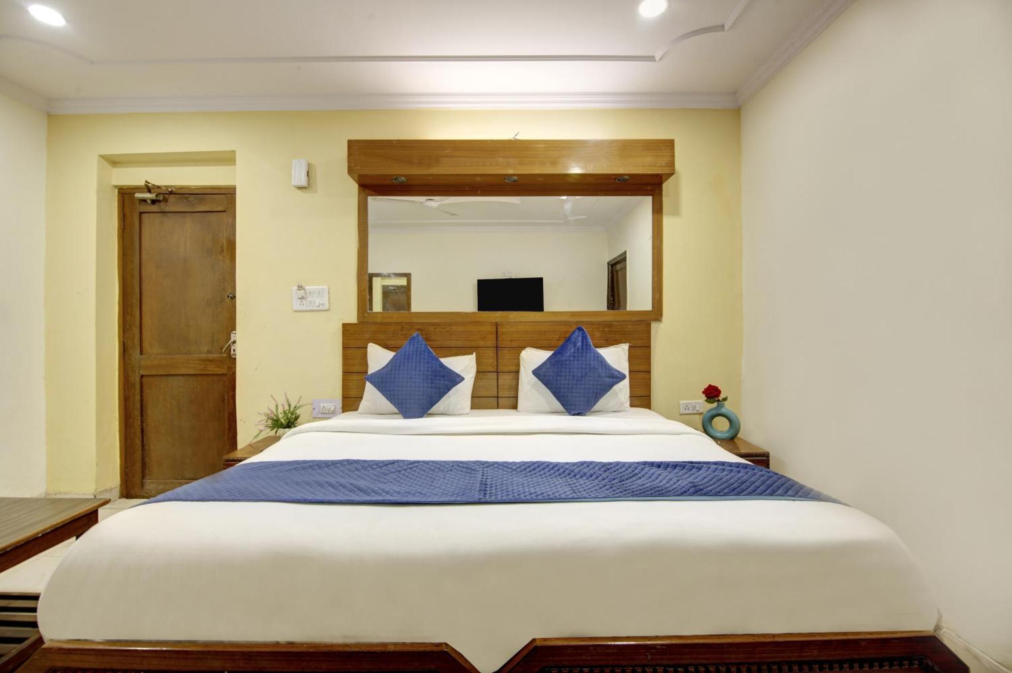 Hotel The Eden Park Noida Buitenkant foto