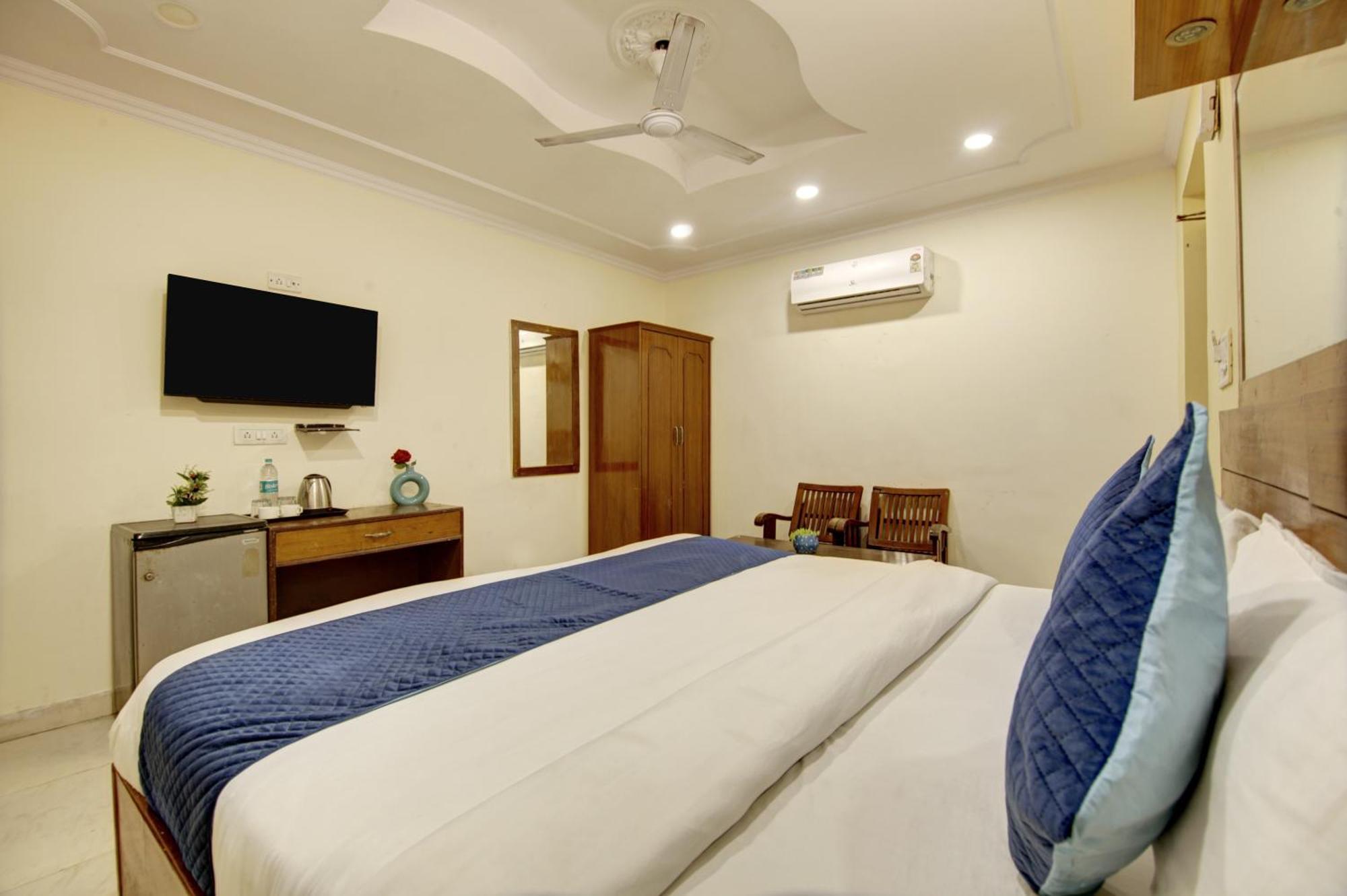 Hotel The Eden Park Noida Buitenkant foto
