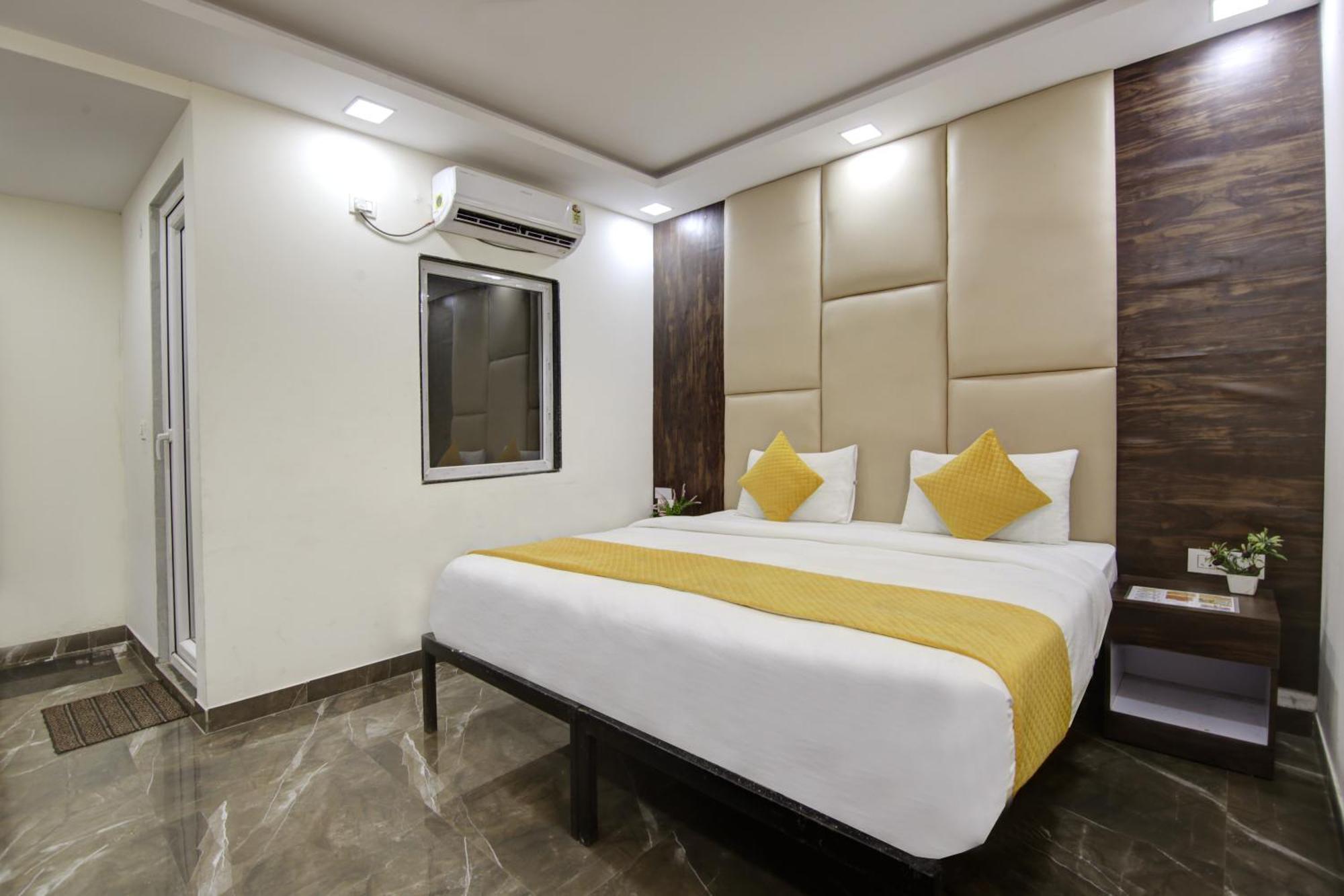 Hotel The Eden Park Noida Buitenkant foto